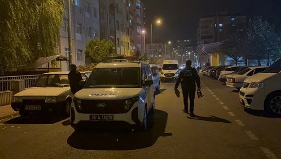 Kayseri’de akılalmaz olay! İki kardeş 3 gün arayla evlerinin penceresinden atladı!